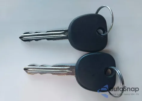 2011 Chevrolet Express 2500 Work Van z USA, uszkodzony, nr VIN 1GCWGFCAXB1184518